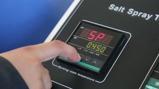 Equipamento de teste de resistência à névoa salina para revestimento de hardware